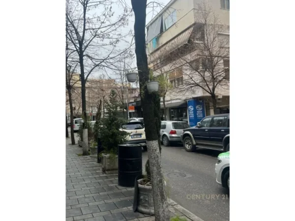 Tirane, shes bar-resorant Kati 0, 105 m² 750.000 € (Bllok)