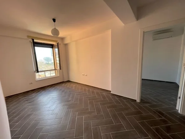 Tirane, jepet me qera apartament 2+1 Kati 8, 90 m² 1.000 € (MYSLYM SHYRI)