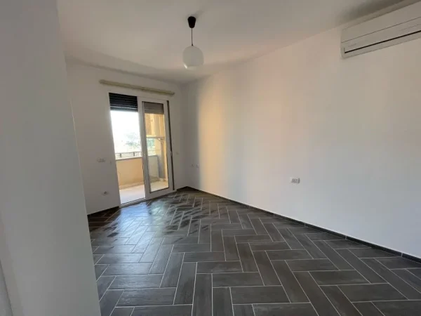 Tirane, jepet me qera apartament 2+1 Kati 8, 90 m² 1.000 € (MYSLYM SHYRI)
