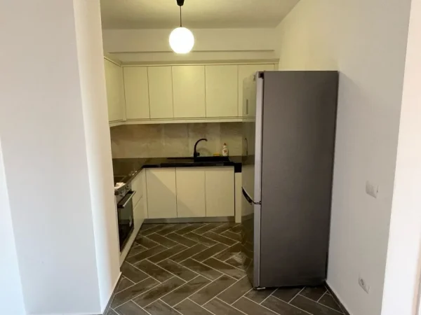 Tirane, jepet me qera apartament 2+1 Kati 8, 90 m² 1.000 € (MYSLYM SHYRI)