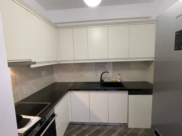 Tirane, jepet me qera apartament 2+1 Kati 8, 90 m² 1.000 € (MYSLYM SHYRI)