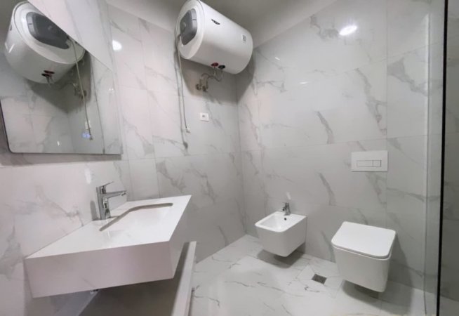 Tirane, shitet apartament 2+1 , 110 m² 135.000 € (Astir)
