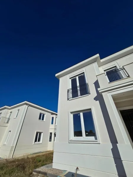 Tirane, shitet Vile 3+1 , (Rolling Hills Residence 2)