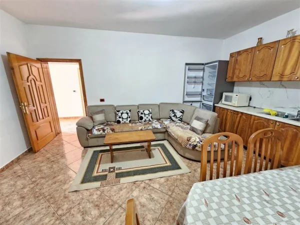 Tirane, jepet me qera apartament 2+1 Kati 1, 97 m² 400 € (Don Bosko)