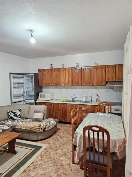 Tirane, jepet me qera apartament 2+1 Kati 1, 97 m² 400 € (Don Bosko)