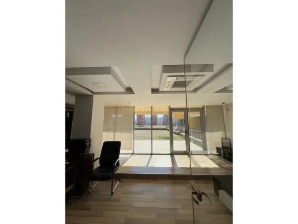 Tirane, shes ambjent biznesi , 161 m² 420.000 € (Condor Center)