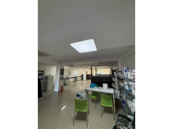 Tirane, shes ambjent biznesi , 161 m² 420.000 € (Condor Center)