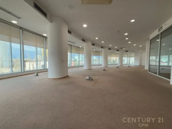 Tirane, jepet me qera zyre Kati 6, 658 m² 13.000 € (ETC)