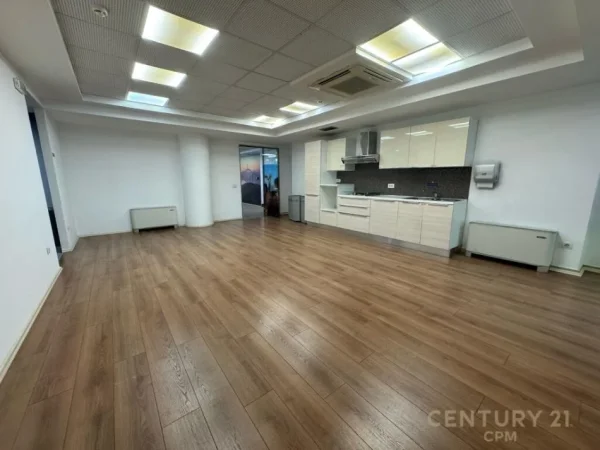 Tirane, jepet me qera zyre Kati 6, 658 m² 13.000 € (ETC)