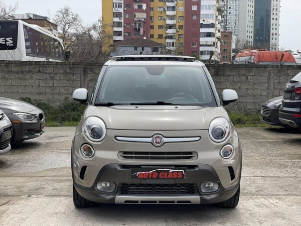 Tirane, shes makine FIAT 500 L Benzin, bezhë automatik Klima 128.000 km 7.500 €