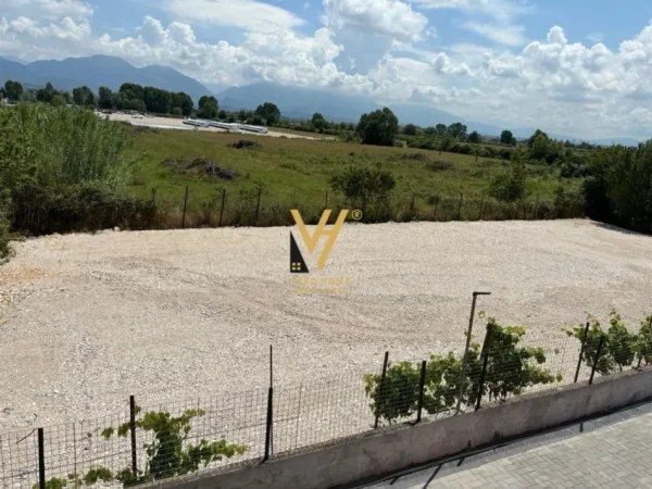 Tirane, jepet me qera toke , 2.000 m² (RINAS)