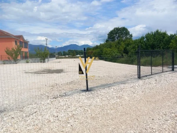 Tirane, jepet me qera toke , 2.000 m² (RINAS)
