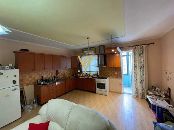 Tirane, shitet apartament 1+1+Ballkon Kati 4, 68 m² 175.000 € (STADIUMI DINAMO)