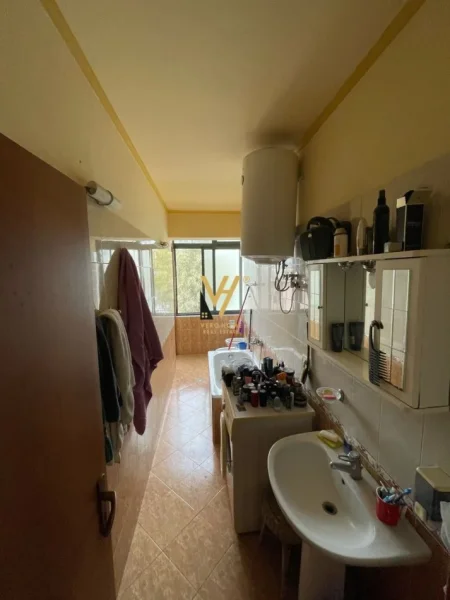 Tirane, shitet apartament 1+1+Ballkon Kati 4, 68 m² 175.000 € (STADIUMI DINAMO)