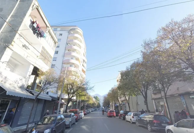 Tirane, shitet 1+1+Ballkon Kati 4, 59 m² 180.000 € (Rruga Fortuzi)