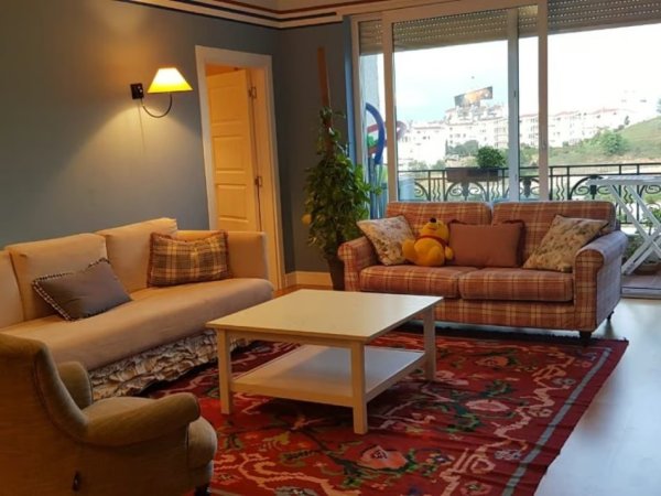 Tirane, jepet me qera apartament 3+1+Aneks+Ballkon Kati 3, 133 m² 1.200 € (kodra e diellit)