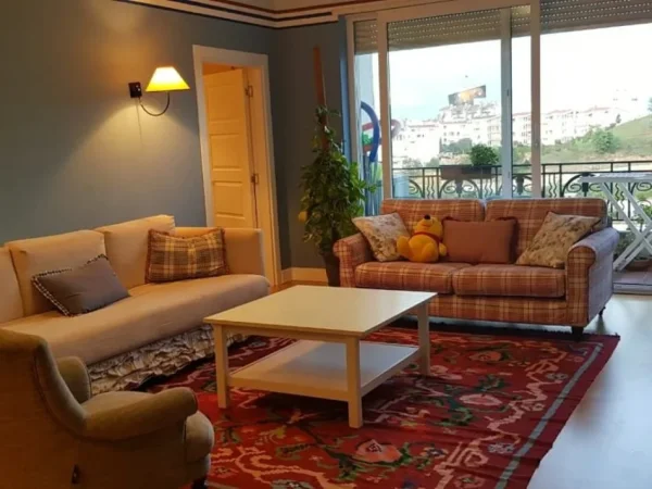Tirane, jepet me qera apartament 3+1+Aneks+Ballkon Kati 3, 133 m² 1.200 € (kodra e diellit)