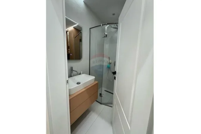 Tirane, jepet me qera apartament 1+1 Kati 1, 65 m² 450 € (5 Maj)