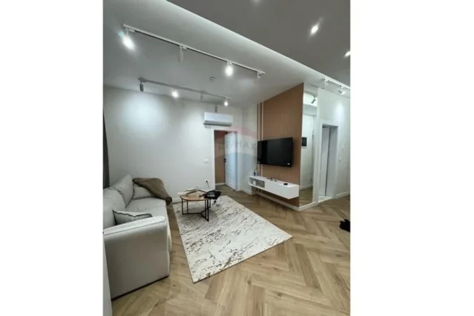 Tirane, jepet me qera apartament 1+1 Kati 1, 65 m² 450 € (5 Maj)