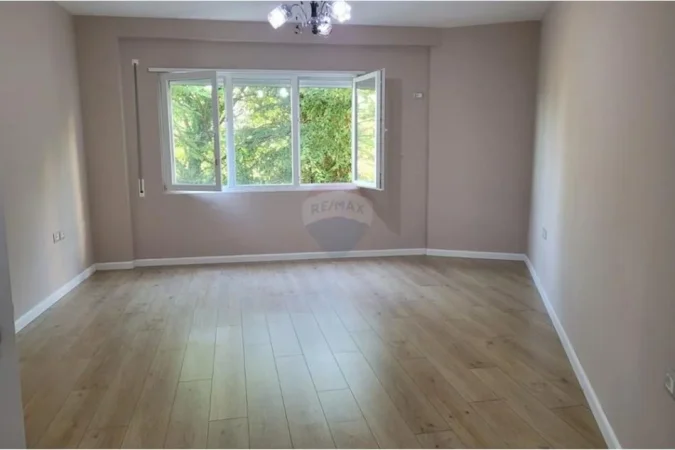 Tirane, jepet me qera apartament 1+1+Ballkon Kati 4, 60 m² 400 € (KOPSHTI BOTANIK)