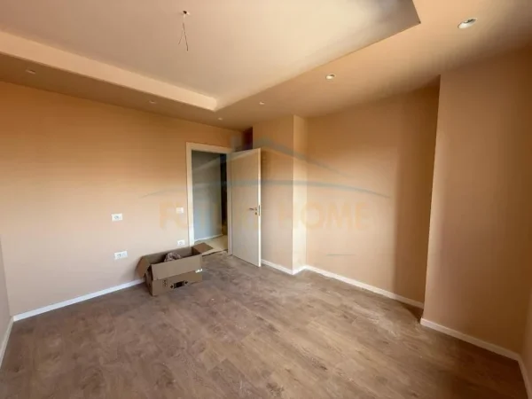 Tirane, shitet apartament 2+1+Ballkon Kati 3, 117 m² 320.000 € 