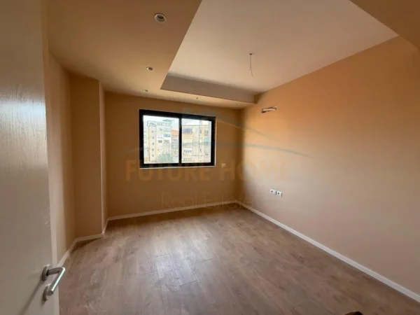 Tirane, shitet apartament 2+1+Ballkon Kati 3, 117 m² 320.000 € 