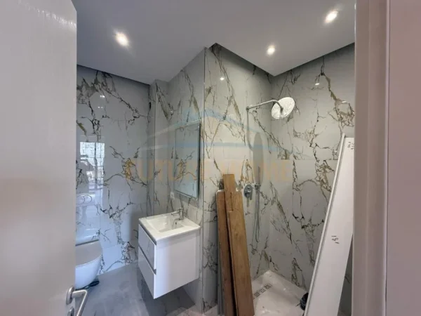 Tirane, shitet apartament 2+1+Ballkon Kati 3, 117 m² 320.000 € 