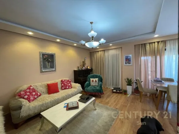 Tirane, shes apartament 3+1+2+VERANDE , 121 m² 300.000 € (Kopshti Botanik Zoologjik)