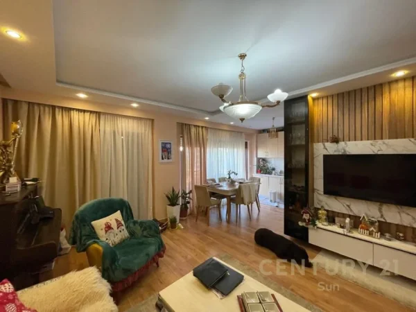 Tirane, shes apartament 3+1+2+VERANDE , 121 m² 300.000 € (Kopshti Botanik Zoologjik)