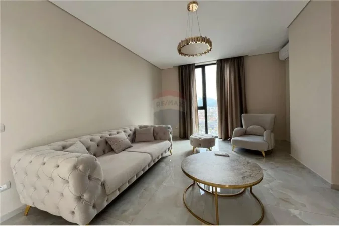 Tirane, jepet me qera apartament 2+1+Ballkon Kati 5, 120 m² 850 € (RRUGA E KAVAJES)