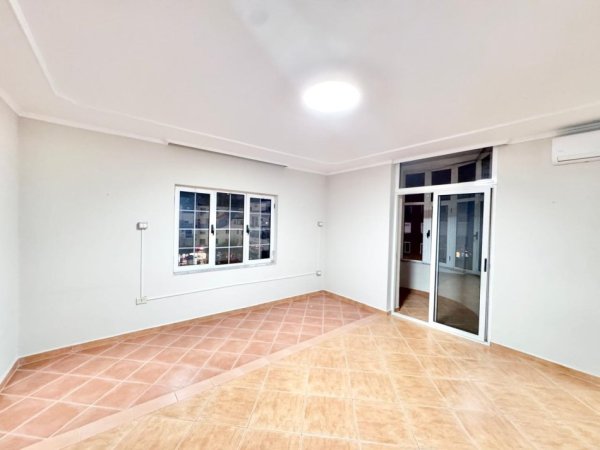 Tirane, jepet me qera apartament 4+1+Aneks+Ballkon Kati 4, 178 m² 1.900 € (sheshi willson)