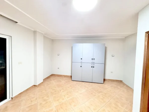 Tirane, jepet me qera zyre Kati 4, 178 m² 1.900 € (sheshi willson)