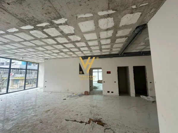 Tirane, jepet me qera ambjent biznesi Kati 1, 165 m² 2.000 € (KAMEZ)