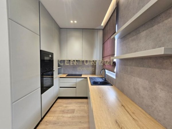 Tirane, jepet me qera apartament 3+1+Aneks+Ballkon Kati 1, 140 m² 1.500 € (KOPSHTI BOTANIK)