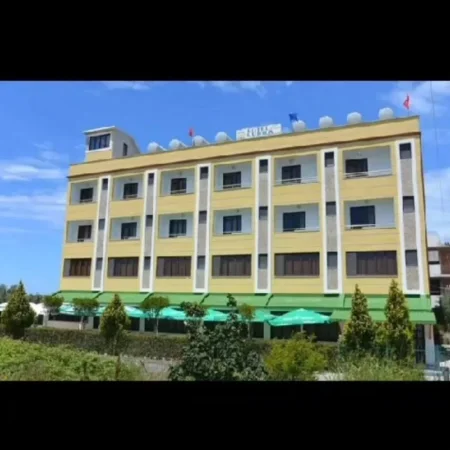 Shitet Hoteli 4 Katesh ne Spille, 1.477 m² 1.000.000 € (rruga e xhamise)