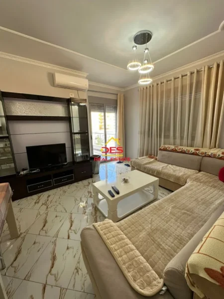 Shqiperi, jepet me qera apartament 2+1+Ballkon Kati 4, 108 m² 700 € (Rr Sazani)