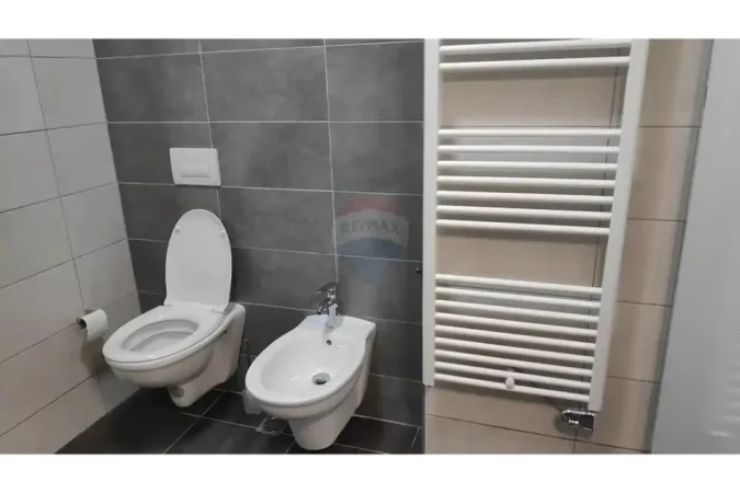 Tirane, jepet me qera apartament 2+1+Aneks+Ballkon Kati 11, 90 m² 900 € (Pazari Ri)
