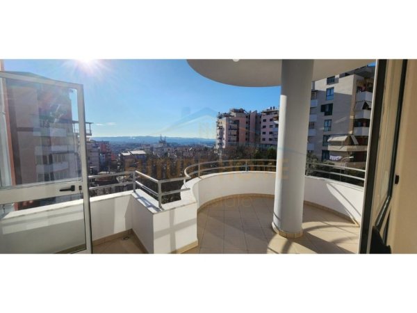 Shitet, Apartament 1+1, Rruga Teleferiku, Tiranë.