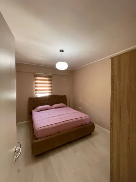 Tirane, jepet me qera apartament 3+1+Ballkon Kati 4, 180 m² 1.300 € (Liqeni i Thate, Kompleksi FZ)