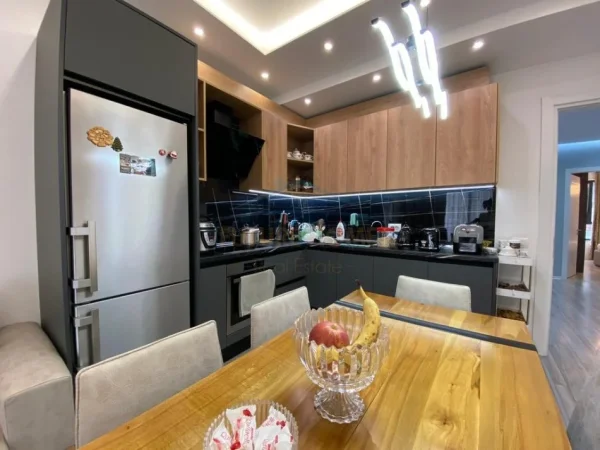 SHITET APARTAMENT 2+1 NE KINOSTUDIO