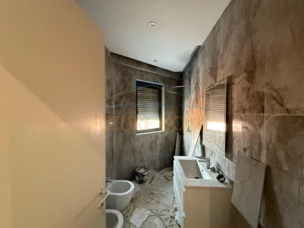Shitet, Apartament 2+1+2+Post Parkimi, Rruga e Durresit, Tirane