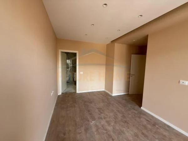 Shitet, Apartament 2+1+2+Post Parkimi, Rruga e Durresit, Tirane