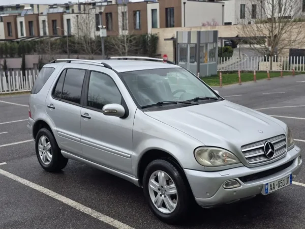 Tirane, shitet SUV | Fuoristrad | Xhip Mercedes-Benz ML 270 Nafte, gri metalizato automatik Kondicioner 300.000 km 4.700 €