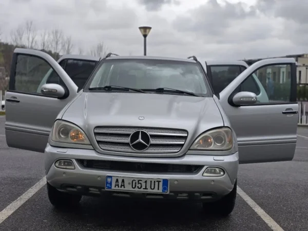 Tirane, shitet SUV | Fuoristrad | Xhip Mercedes-Benz ML 270 Nafte, gri metalizato automatik Kondicioner 300.000 km 4.700 €