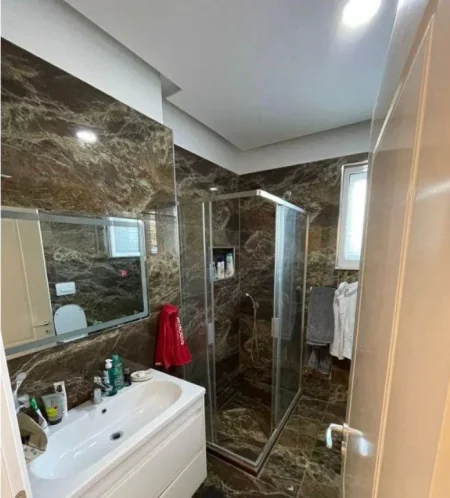 Tirane, shitet apartament 1+1 Kati 4, 70 m² 142.000 € (KOPSHTI ZOOLOGJIK,RRUGA KROIT,KOMPLEKSI MATEO.)