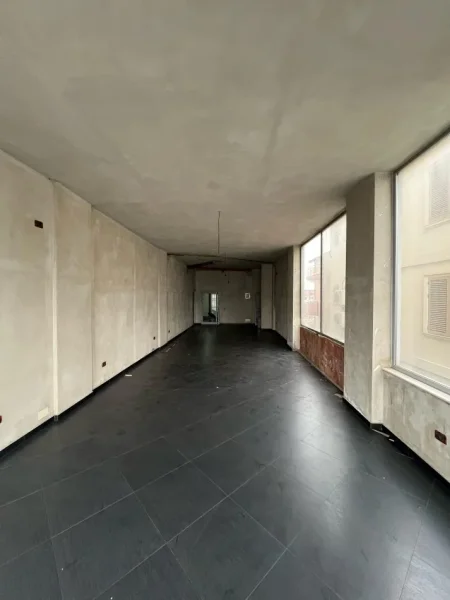 Tirane, shitet ambjent biznesi Kati 1, 75 m² 105.000 € (Kamez)