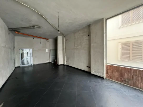 Tirane, shitet ambjent biznesi Kati 1, 75 m² 105.000 € (Kamez)