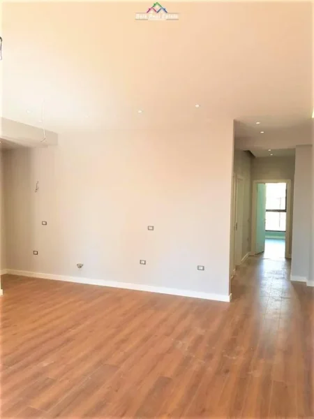 Tirane, jepet me qera zyre Kati 4, 110 m² 850 € (Qender, Rruga e Barrikadave)