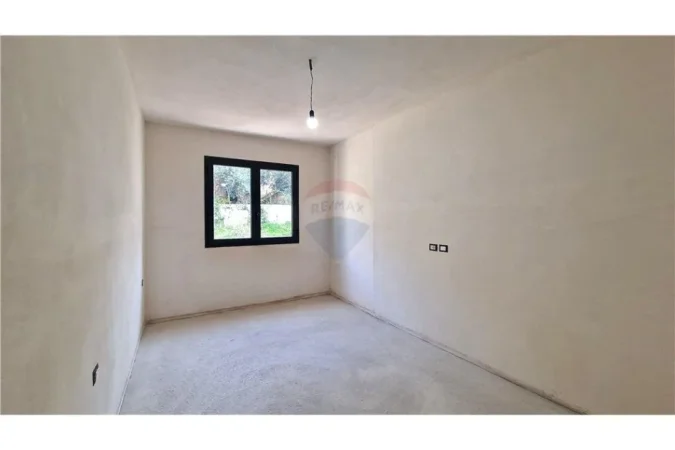 Vlore, shitet apartament 2+1+Ballkon Kati 3, 102 m² (Aleksander Moisiu)