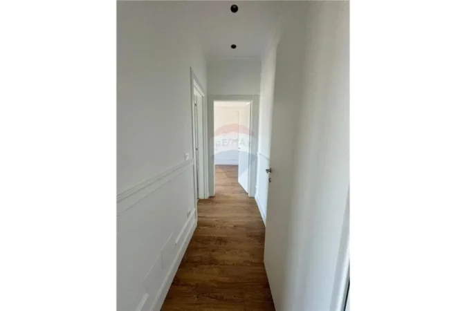 Tirane, jepet me qera apartament 3+1+Ballkon Kati 10, 110 m² 1.000 € (QIRA AMBIENT PER ZYRA RRUGA E KAVAJES!)